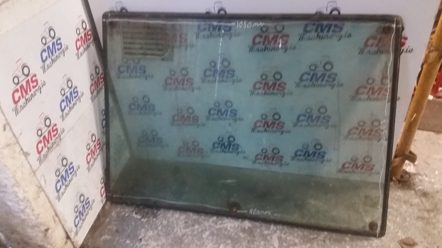 Massey Ferguson 690 Cab Frong Glass Windscreen Tg1246 - Parabrisas para Tractor: foto 1 Massey Ferguson 690 Cab Frong Glass Windscreen Tg1246 - Parabrisas para Tractor: foto 1