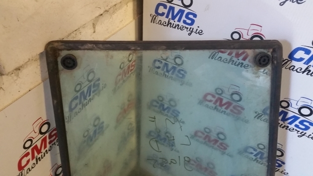 Massey Ferguson 699, Landini Cab Door Glass Rhs Lhs 3301841m3 , 3301845m3. - Puerta y piezas para Tractor: foto 4 Massey Ferguson 699, Landini Cab Door Glass Rhs Lhs 3301841m3 , 3301845m3. - Puerta y piezas para Tractor: foto 4