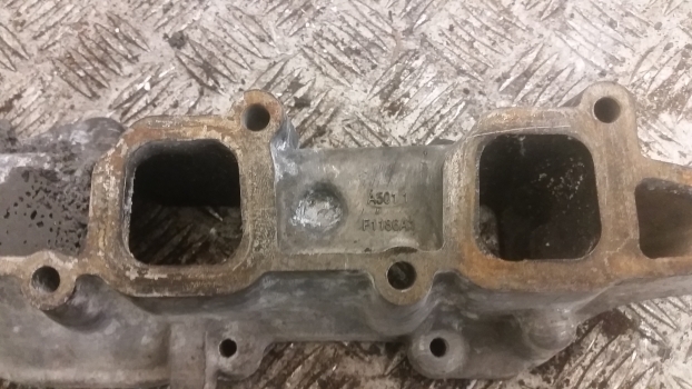 New Holland T5.100, T5.110, T5.120 Engine Air Intake Manifold Spacer 5801701355 - Colector de admisión para Tractor: foto 5 New Holland T5.100, T5.110, T5.120 Engine Air Intake Manifold Spacer 5801701355 - Colector de admisión para Tractor: foto 5