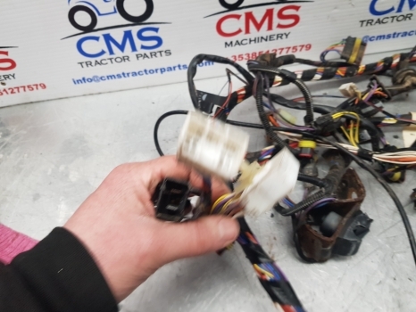 New Holland T5.95, T5.105, T5.115 Wiring Loom, Fuse Box 47778916 - Cables/ Alambres para Tractor: foto 4 New Holland T5.95, T5.105, T5.115 Wiring Loom, Fuse Box 47778916 - Cables/ Alambres para Tractor: foto 4