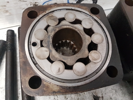 Manitou Mrt 2540 Platform Rotation Motor 656170, 602446, 602447, 601510, 602448 - Recambio para Manipulador telescópico: foto 3 Manitou Mrt 2540 Platform Rotation Motor 656170, 602446, 602447, 601510, 602448 - Recambio para Manipulador telescópico: foto 3