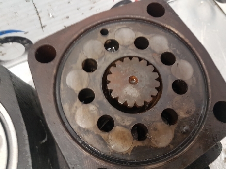 Manitou Mrt 2540 Platform Rotation Motor 656170, 602446, 602447, 601510, 602448 - Recambio para Manipulador telescópico: foto 4 Manitou Mrt 2540 Platform Rotation Motor 656170, 602446, 602447, 601510, 602448 - Recambio para Manipulador telescópico: foto 4