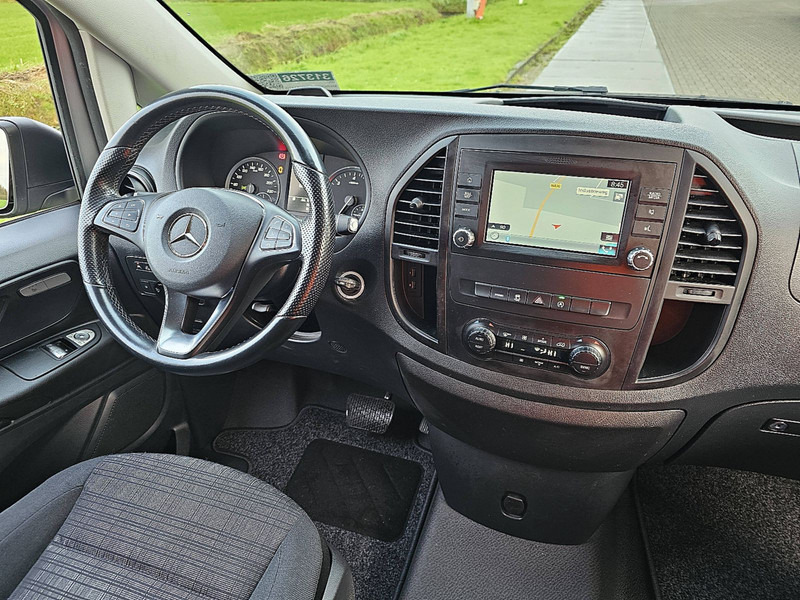 Foto del interior 1: Furgoneta pequeña Mercedes-Benz Vito 114 L2 LED Wp-Inrichting
