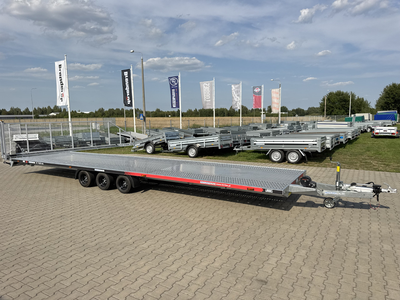 LORRIES PL35-8521 laweta na dwa auta 3500kg wypełnienie podłogi ALU 3 osie - Remolque portavehículos: foto 1 LORRIES PL35-8521 laweta na dwa auta 3500kg wypełnienie podłogi ALU 3 osie - Remolque portavehículos: foto 1