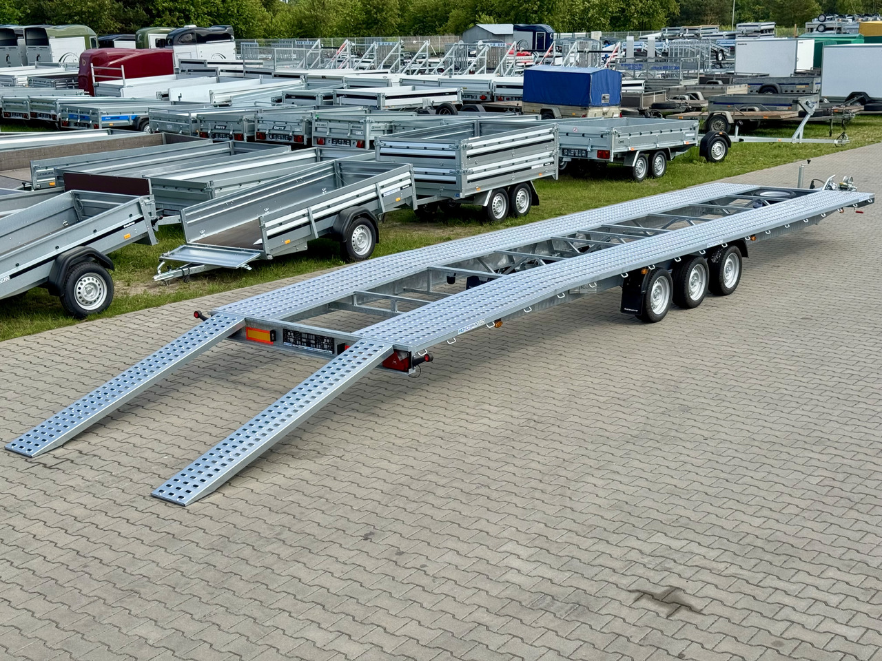 NIEWIADÓW Indiana 9m x 2.1 m | 3.5T - Remolque portavehículos: foto 1 NIEWIADÓW Indiana 9m x 2.1 m | 3.5T - Remolque portavehículos: foto 1