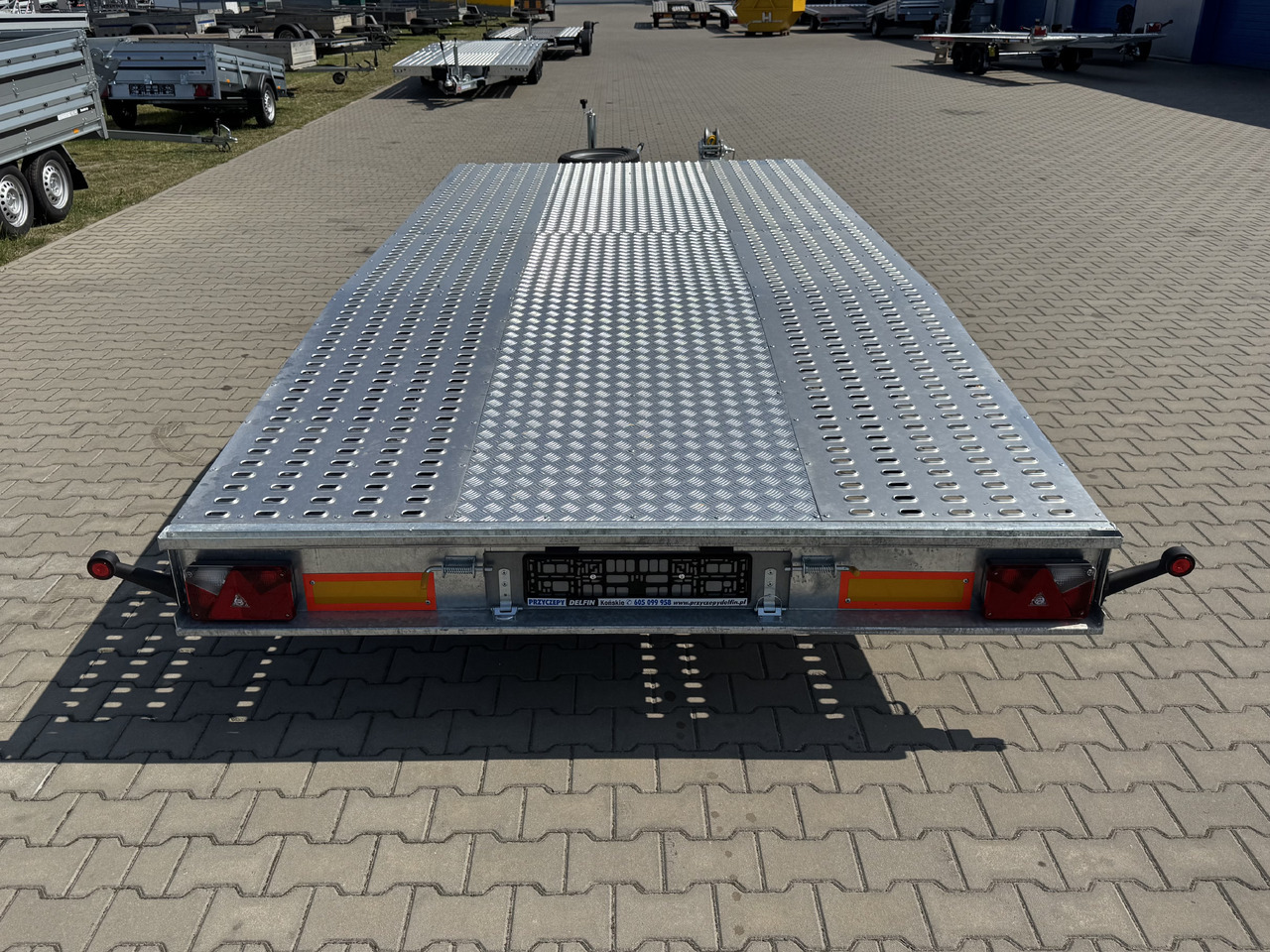 NIEWIADÓW Jupiter 4.5  -  450 x 210 cm / 2700 kg - Remolque portavehículos: foto 5 NIEWIADÓW Jupiter 4.5  -  450 x 210 cm / 2700 kg - Remolque portavehículos: foto 5