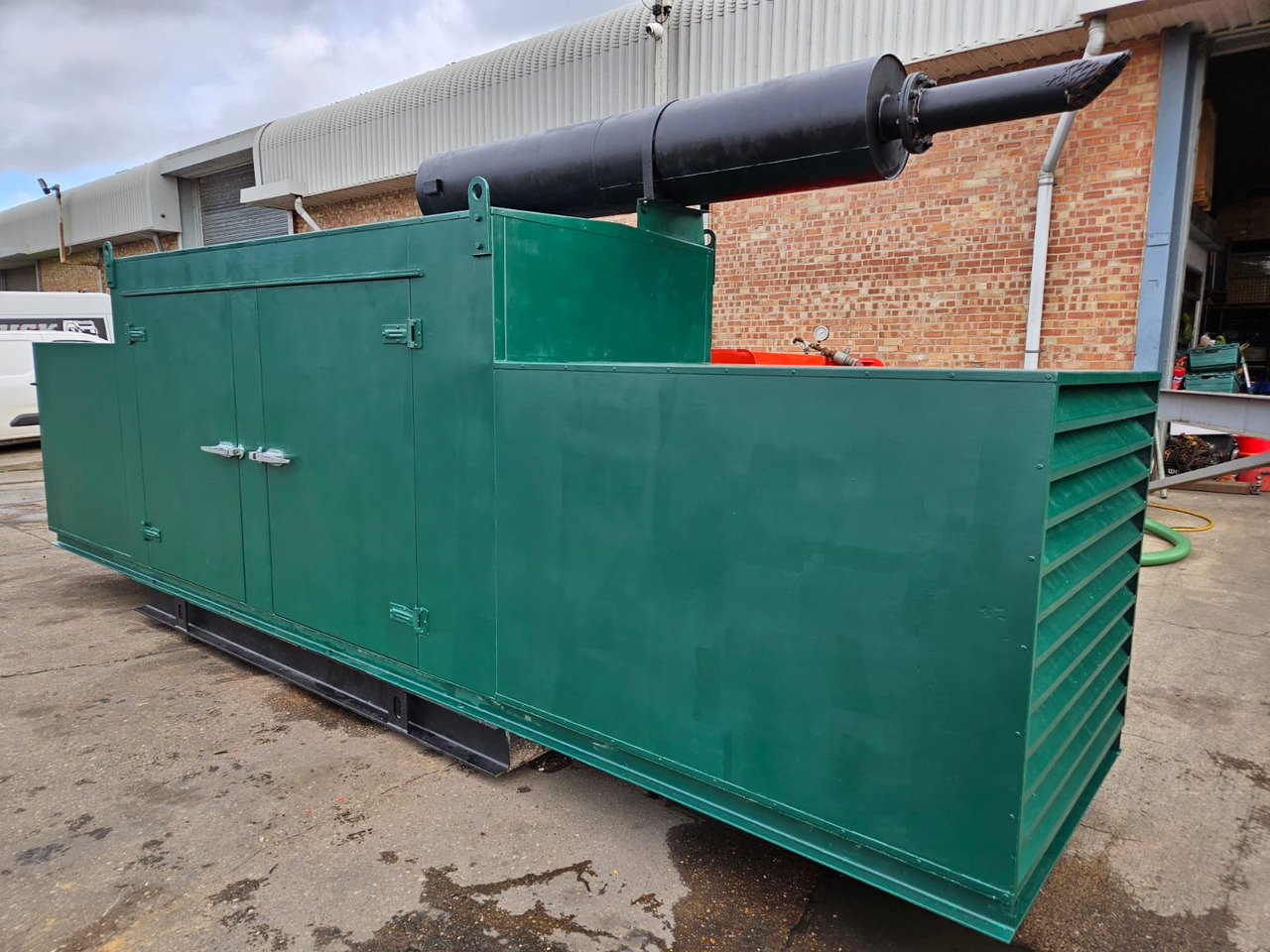 Herramienta/ Equipo VOLVO TAD 720 GE DIESEL GENERATOR 120KW 150KVA 250 HOURS VOLVO TAD 720 GE DIESEL GENERATOR 120KW 150KVA 250 HOURS: foto 1