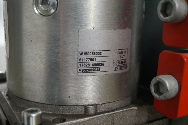 Jungheinrich 51003726 | Pump unit 24V 3KW Mahle AMK5557 for EKS110 Pump unit 24V 3KW Mahle AMK5557 for EKS110 - Bomba hidráulica para Equipo de manutención: foto 2 Jungheinrich 51003726 | Pump unit 24V 3KW Mahle AMK5557 for EKS110 Pump unit 24V 3KW Mahle AMK5557 for EKS110 - Bomba hidráulica para Equipo de manutención: foto 2