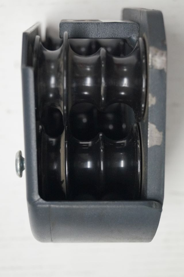 Jungheinrich 51160772 | Block rollor Hose guide for ETV from year 2003 till 2011 - Hidráulica para Equipo de manutención: foto 1 Jungheinrich 51160772 | Block rollor Hose guide for ETV from year 2003 till 2011 - Hidráulica para Equipo de manutención: foto 1