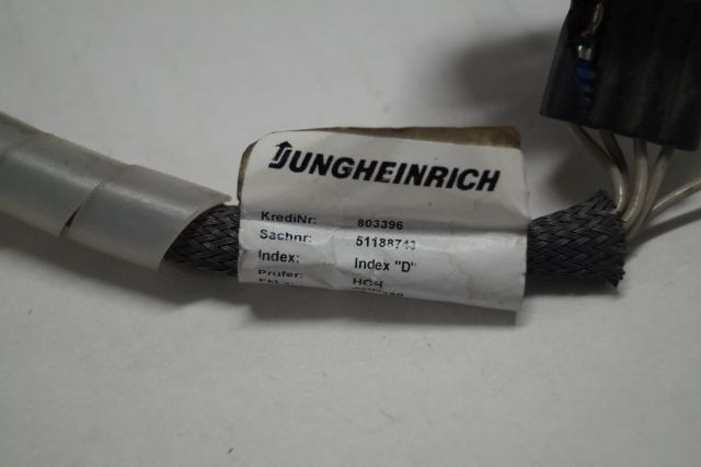 Jungheinrich 51188743 | Cable with 2 connectors 803396 sn 39 year 2019 Cable with 2 connectors 803396 sn 39 year 2019 - Sistema eléctrico para Equipo de manutención: foto 2 Jungheinrich 51188743 | Cable with 2 connectors 803396 sn 39 year 2019 Cable with 2 connectors 803396 sn 39 year 2019 - Sistema eléctrico para Equipo de manutención: foto 2