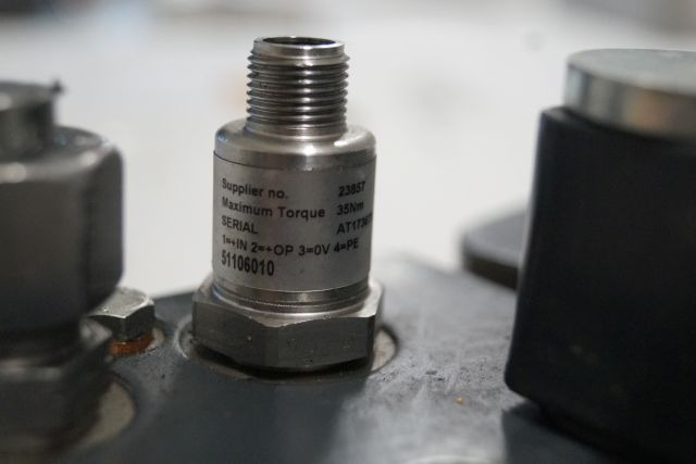 Jungheinrich 51193016 | Hydraulic Clamb from EKS308 year 2014 loading sensor 511 - Hidráulica para Equipo de manutención: foto 2 Jungheinrich 51193016 | Hydraulic Clamb from EKS308 year 2014 loading sensor 511 - Hidráulica para Equipo de manutención: foto 2