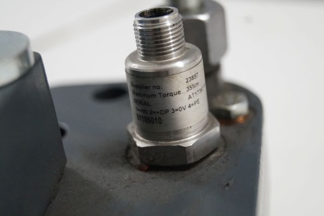 Jungheinrich 51193016 | Hydraulic Clamb from EKS312 year 2014 loading sensor 511 - Hidráulica para Equipo de manutención: foto 2 Jungheinrich 51193016 | Hydraulic Clamb from EKS312 year 2014 loading sensor 511 - Hidráulica para Equipo de manutención: foto 2