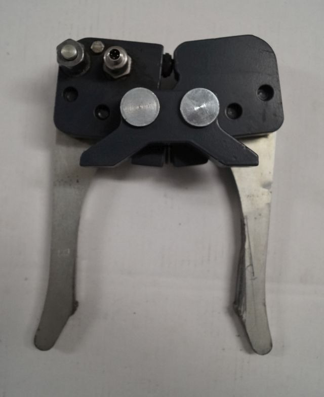 Jungheinrich 51193016 | Hydraulic Clamb from EKS312 year 2014 loading sensor 511 - Hidráulica para Equipo de manutención: foto 1 Jungheinrich 51193016 | Hydraulic Clamb from EKS312 year 2014 loading sensor 511 - Hidráulica para Equipo de manutención: foto 1