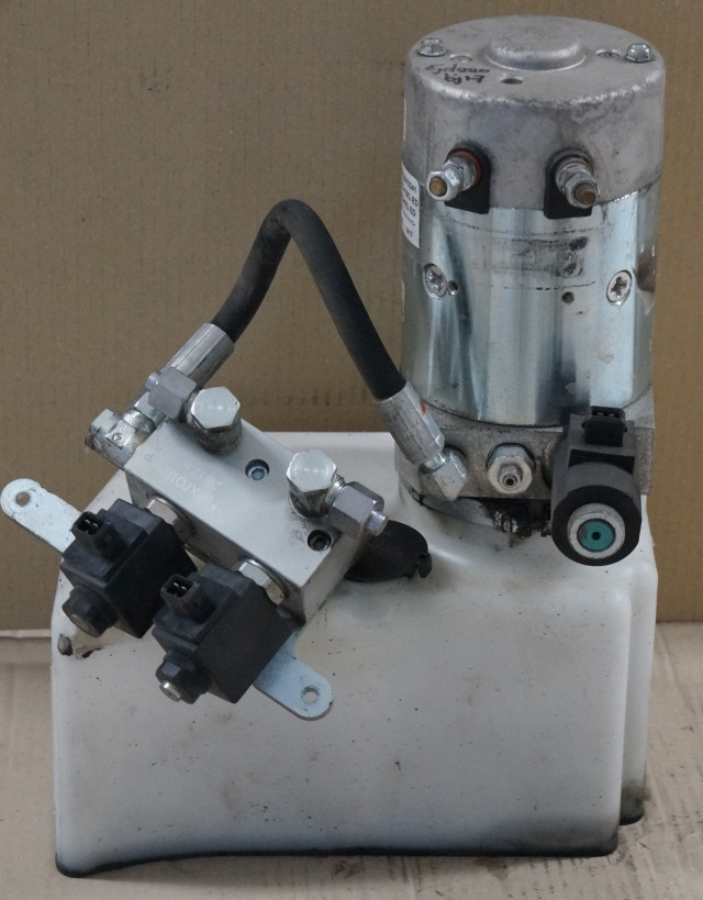 Jungheinrich 51417583 | Pumpmotor with tank and valve block 24V 2,2KW code R9320 - Bomba hidráulica para Equipo de manutención: foto 1 Jungheinrich 51417583 | Pumpmotor with tank and valve block 24V 2,2KW code R9320 - Bomba hidráulica para Equipo de manutención: foto 1