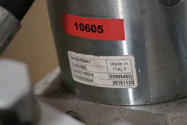 Jungheinrich 51417583 | Pumpmotor with tank and valve block 24V 2,2KW code R9320 Pumpmotor with tank and valve block 24V 2,2KW code R932010341 for EJD220 year 2016 - Bomba hidráulica para Equipo de manutención: foto 2 Jungheinrich 51417583 | Pumpmotor with tank and valve block 24V 2,2KW code R9320 Pumpmotor with tank and valve block 24V 2,2KW code R932010341 for EJD220 year 2016 - Bomba hidráulica para Equipo de manutención: foto 2