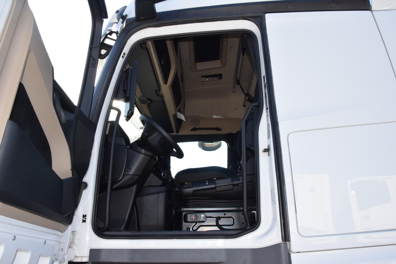 Cabeza tractora Mercedes-Benz Actros 5 1845 BigSpace Max tanks: foto 8