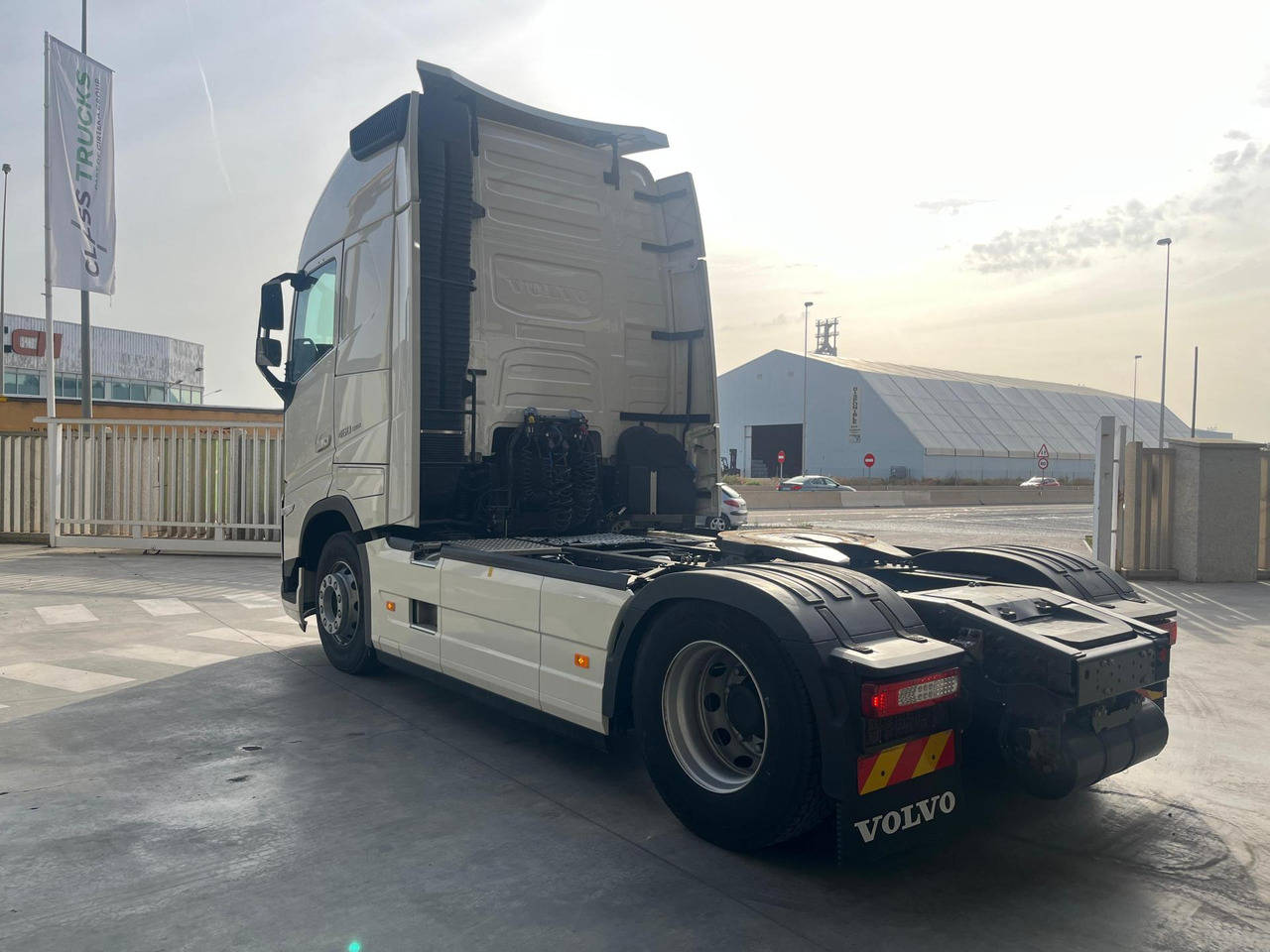 Volvo FH 460 Globetrotter XL i-Save I-ParkCool - Cabeza tractora: foto 4 Volvo FH 460 Globetrotter XL i-Save I-ParkCool - Cabeza tractora: foto 4