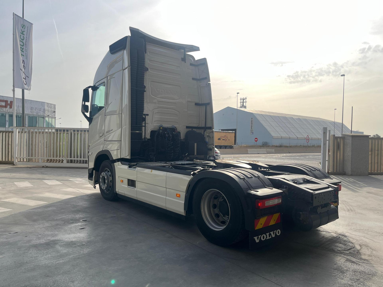 Volvo FH 460 Globetrotter XL i-Save I-ParkCool - Cabeza tractora: foto 4 Volvo FH 460 Globetrotter XL i-Save I-ParkCool - Cabeza tractora: foto 4