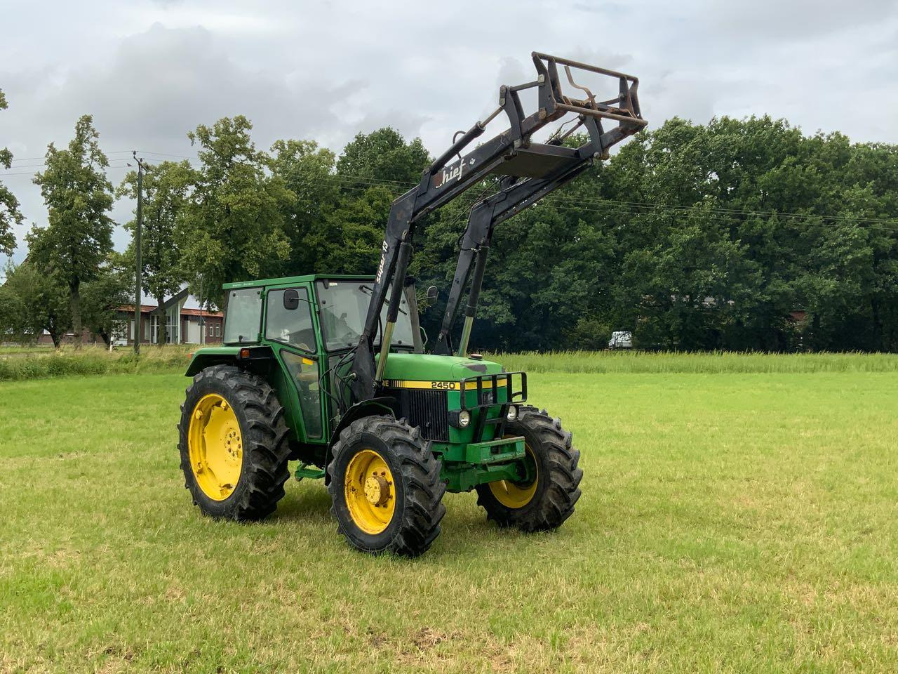 John Deere 2450A - Tractor: foto 1 John Deere 2450A - Tractor: foto 1
