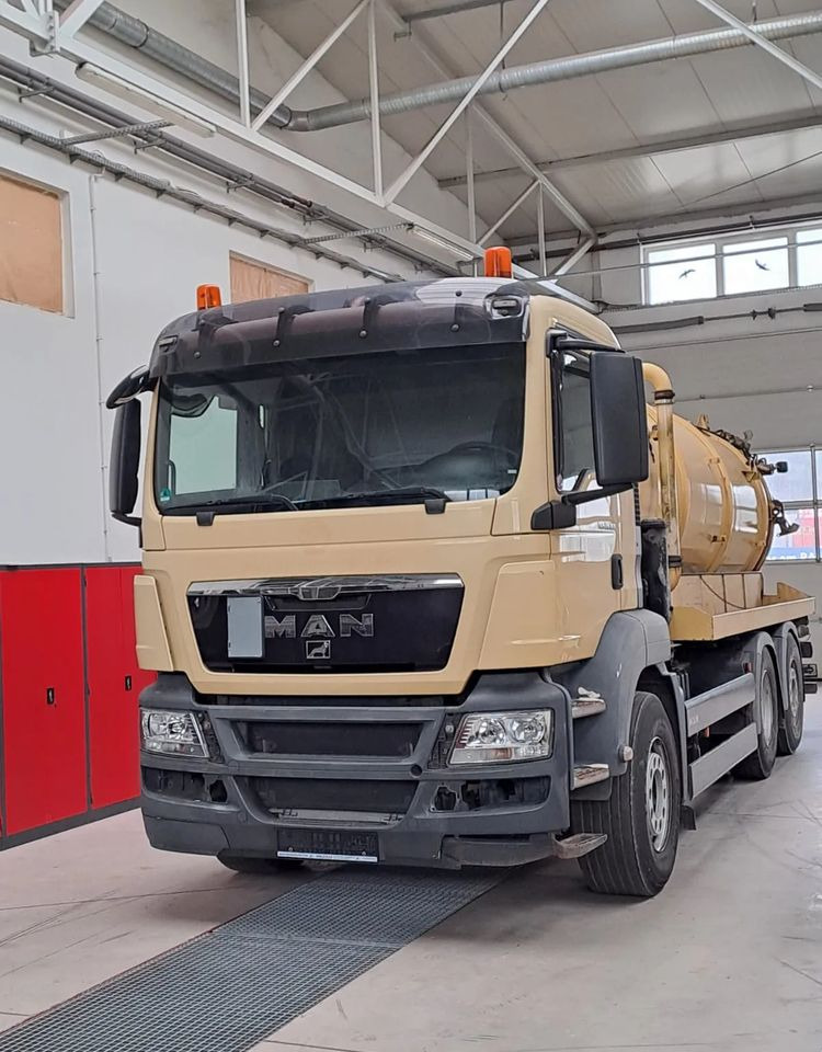 MAN MAN TGS 26.360/6X2/POJAZD KOMUNALNY Z WYWROTEM - Limpieza de alcantarillado: foto 1 MAN MAN TGS 26.360/6X2/POJAZD KOMUNALNY Z WYWROTEM - Limpieza de alcantarillado: foto 1