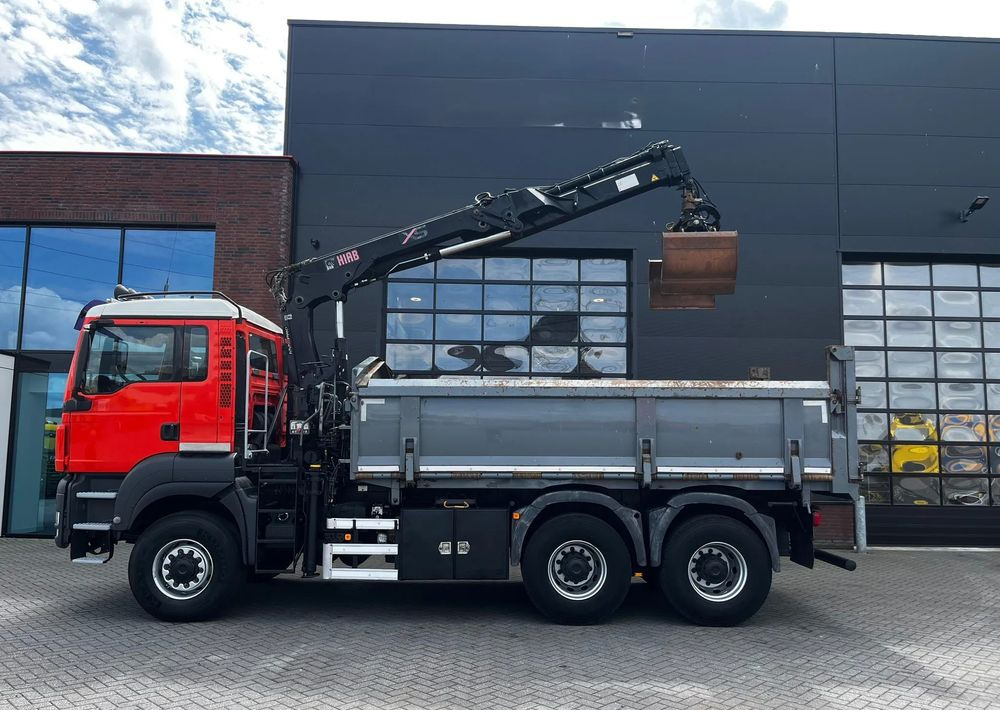 MAN TGS 26.360 /6x6 /Euro 5 /WYWROTKA TRÓJSTRONNA + ŻURAW - Camión volquete: foto 4 MAN TGS 26.360 /6x6 /Euro 5 /WYWROTKA TRÓJSTRONNA + ŻURAW - Camión volquete: foto 4