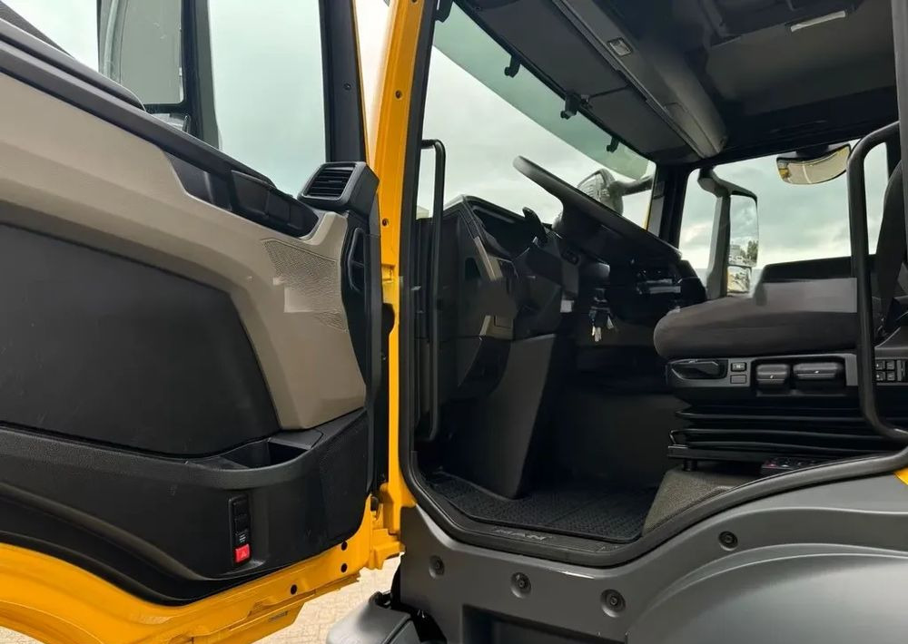 MAN TGS 26.430 6x2-4 – platforma z żurawiem FASSI F235- Euro 6 - Camión grúa, Camión caja abierta: foto 5 MAN TGS 26.430 6x2-4 – platforma z żurawiem FASSI F235- Euro 6 - Camión grúa, Camión caja abierta: foto 5