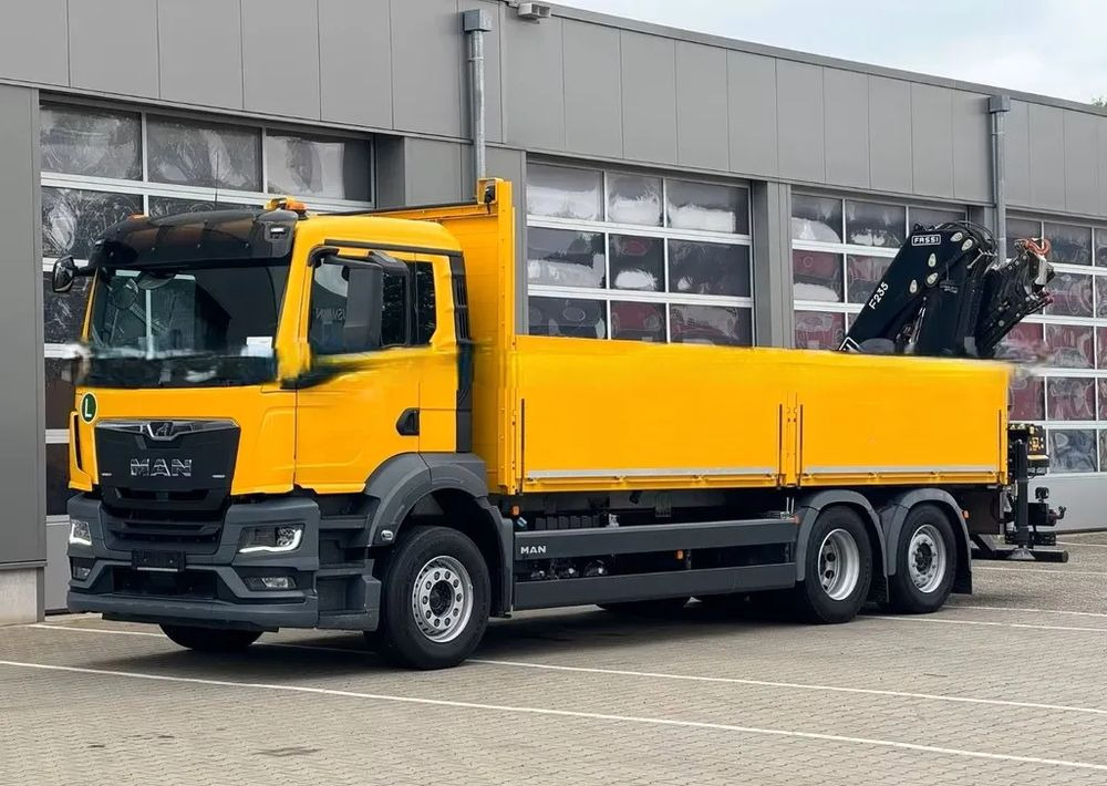 MAN TGS 26.430 6x2-4 – platforma z żurawiem FASSI F235- Euro 6 - Camión grúa, Camión caja abierta: foto 1 MAN TGS 26.430 6x2-4 – platforma z żurawiem FASSI F235- Euro 6 - Camión grúa, Camión caja abierta: foto 1