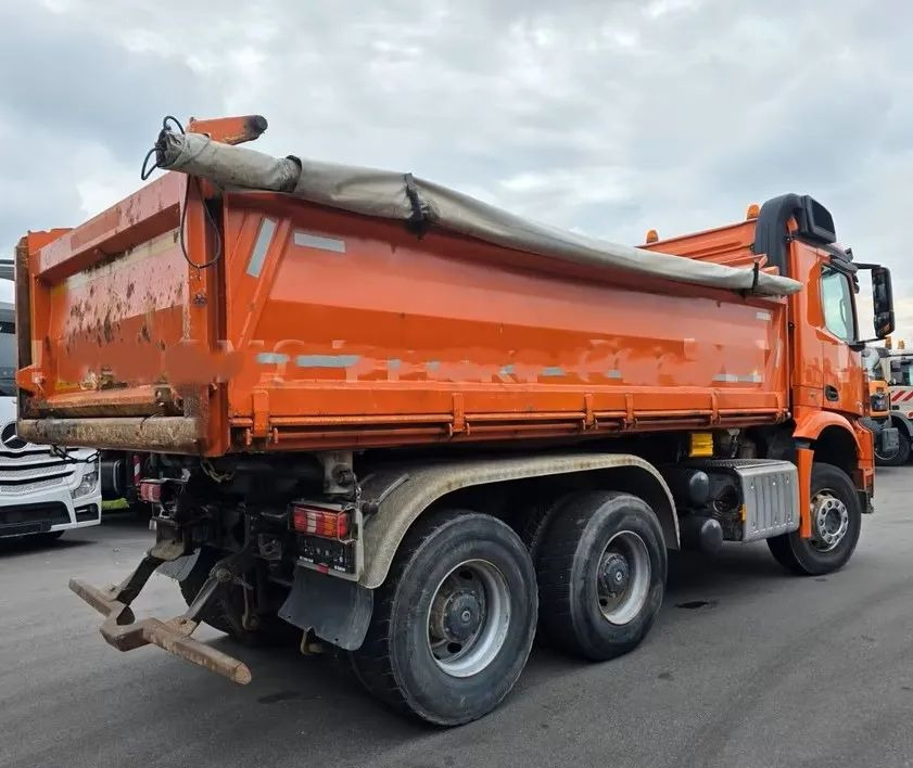 Mercedes-Benz Arocs 2645 6x4 – Wywrotka Meiller 3- stronny/ Manual / Retarder / BORDMATIK / Blatt/Blatt - Camión volquete: foto 5 Mercedes-Benz Arocs 2645 6x4 – Wywrotka Meiller 3- stronny/ Manual / Retarder / BORDMATIK / Blatt/Blatt - Camión volquete: foto 5