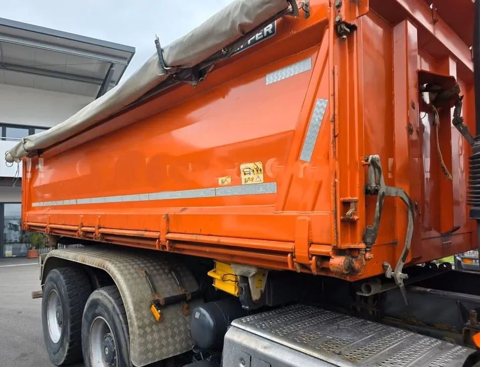 Mercedes-Benz Arocs 2645 6x4 – Wywrotka Meiller 3- stronny/ Manual / Retarder / BORDMATIK / Blatt/Blatt - Camión volquete: foto 4 Mercedes-Benz Arocs 2645 6x4 – Wywrotka Meiller 3- stronny/ Manual / Retarder / BORDMATIK / Blatt/Blatt - Camión volquete: foto 4