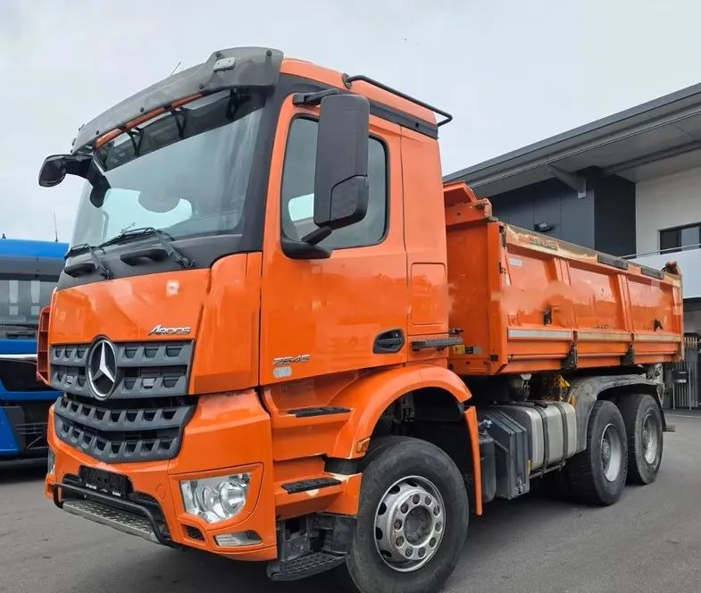Mercedes-Benz Arocs 2645 6x4 – Wywrotka Meiller 3- stronny/ Manual / Retarder / BORDMATIK / Blatt/Blatt - Camión volquete: foto 1 Mercedes-Benz Arocs 2645 6x4 – Wywrotka Meiller 3- stronny/ Manual / Retarder / BORDMATIK / Blatt/Blatt - Camión volquete: foto 1