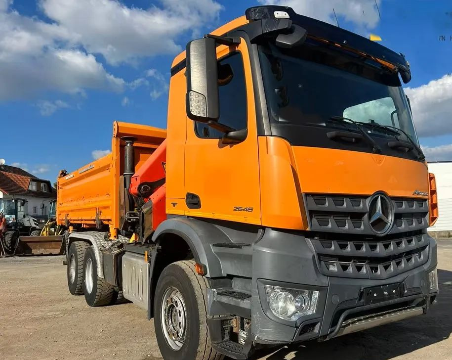 Mercedes-Benz Arocs 2648/3 – 3-stronny wywrotka Meiller / Żuraw Palfinger PK23002 / 2x BORDMATIK / Automatyczna - Camión volquete: foto 1 Mercedes-Benz Arocs 2648/3 – 3-stronny wywrotka Meiller / Żuraw Palfinger PK23002 / 2x BORDMATIK / Automatyczna - Camión volquete: foto 1