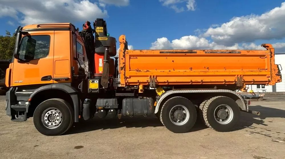 Mercedes-Benz Arocs 2648/3 – 3-stronny wywrotka Meiller / Żuraw Palfinger PK23002 / 2x BORDMATIK / Automatyczna - Camión volquete: foto 4 Mercedes-Benz Arocs 2648/3 – 3-stronny wywrotka Meiller / Żuraw Palfinger PK23002 / 2x BORDMATIK / Automatyczna - Camión volquete: foto 4
