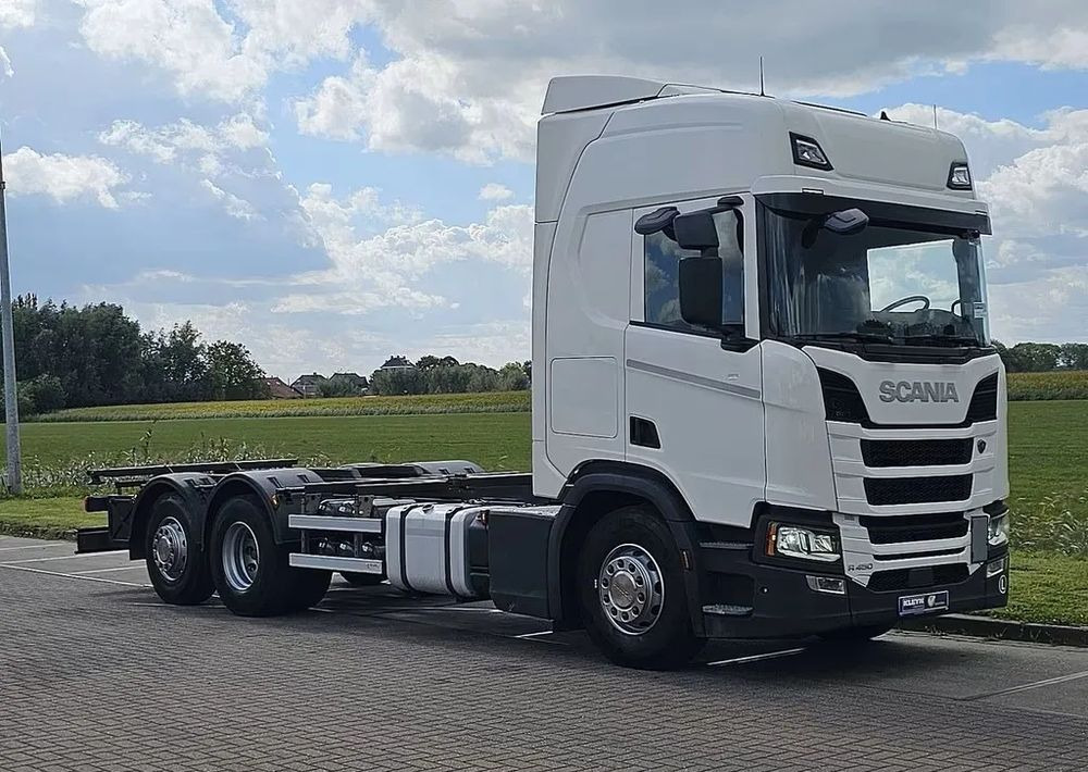 Scania R450 6x2 – / Pojazd do zabudów wymiennych / Automat / Euro 6/ liftowa trzecia oś, zawieszenie pneumatyczne + resory - Camión chasis: foto 1 Scania R450 6x2 – / Pojazd do zabudów wymiennych / Automat / Euro 6/ liftowa trzecia oś, zawieszenie pneumatyczne + resory - Camión chasis: foto 1