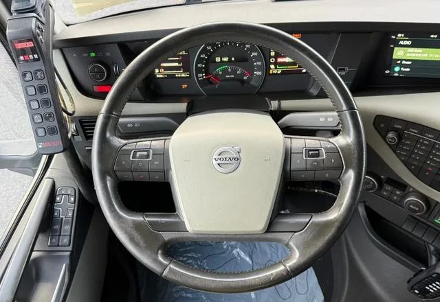 Camión multibasculante Volvo FH 540 / 6x2/  HIAB XR21SL56 Hakowiec / Euro 6 / Automat / Zawieszenie: Pneumatyczne / Retarder: foto 10 Camión multibasculante Volvo FH 540 / 6x2/  HIAB XR21SL56 Hakowiec / Euro 6 / Automat / Zawieszenie: Pneumatyczne / Retarder: foto 10