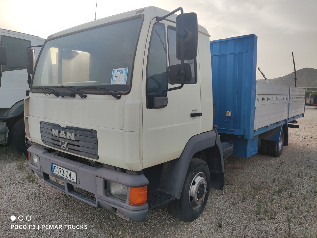 MAN L2000 - Camión caja abierta: foto 1 MAN L2000 - Camión caja abierta: foto 1