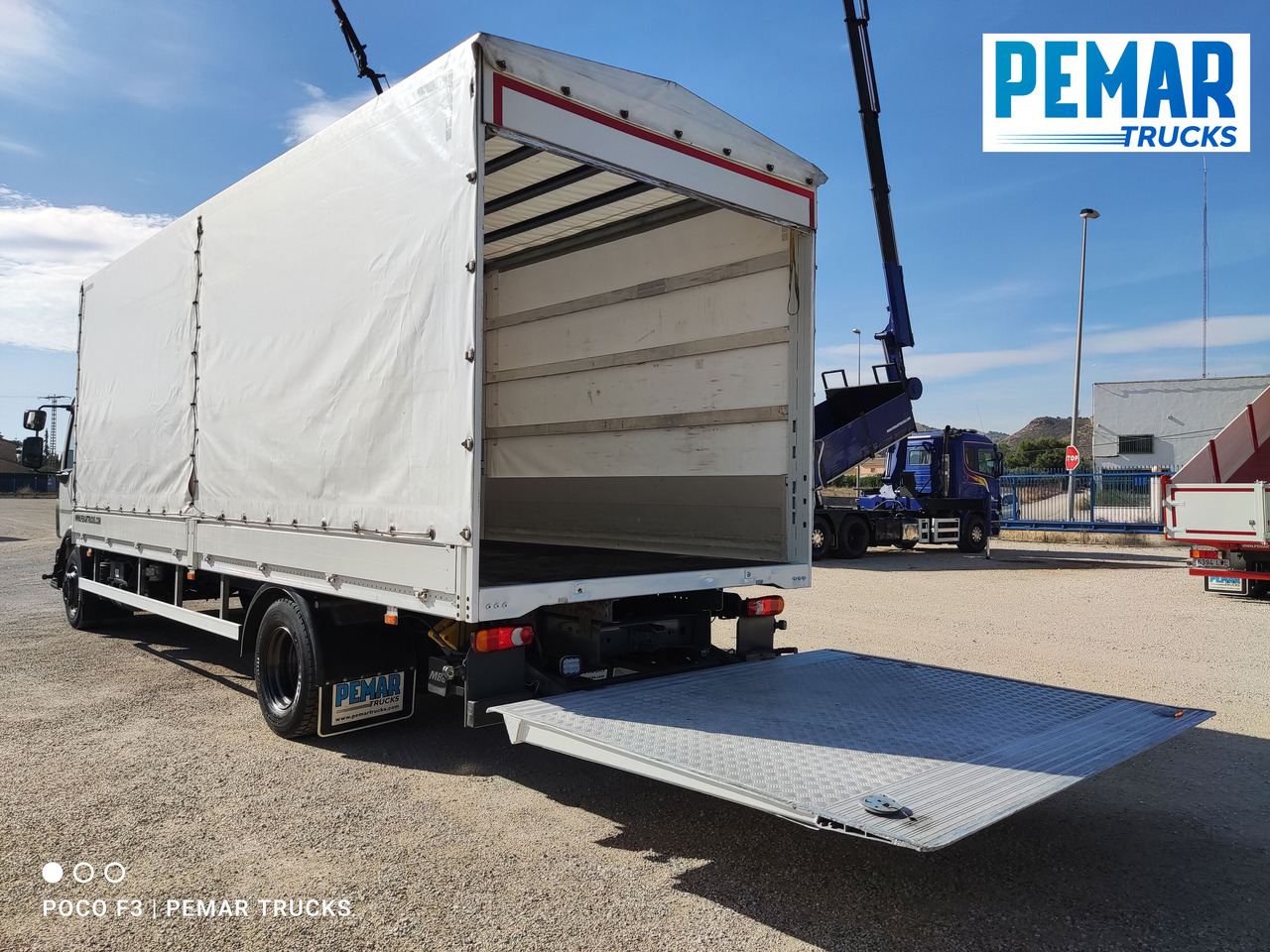 Foto del interior 1: Camión lona VOLVO FL 250 SEMITAUTLINER 16T Foto del interior 1: Camión lona VOLVO FL 250 SEMITAUTLINER 16T