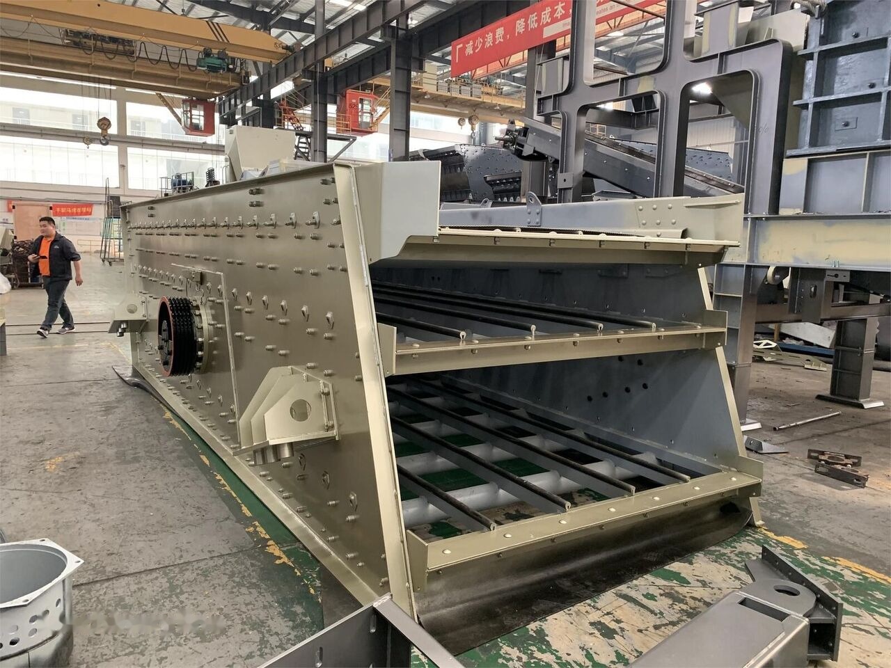 Kinglink 3YK1860 Inclined Vibrating Screen 20'x60' - Cribadora: foto 1 Kinglink 3YK1860 Inclined Vibrating Screen 20'x60' - Cribadora: foto 1