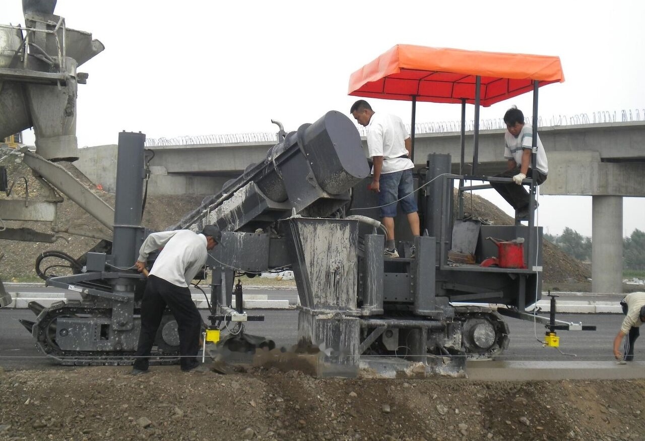 Kinglink MC5000 Concrete slipform paver for road ditch and gutter - Extendedora de encofrado deslizante: foto 5 Kinglink MC5000 Concrete slipform paver for road ditch and gutter - Extendedora de encofrado deslizante: foto 5