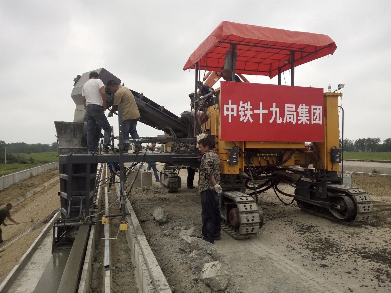 Kinglink MC6500 Concrete Slipform Paver - Extendedora de encofrado deslizante: foto 3 Kinglink MC6500 Concrete Slipform Paver - Extendedora de encofrado deslizante: foto 3