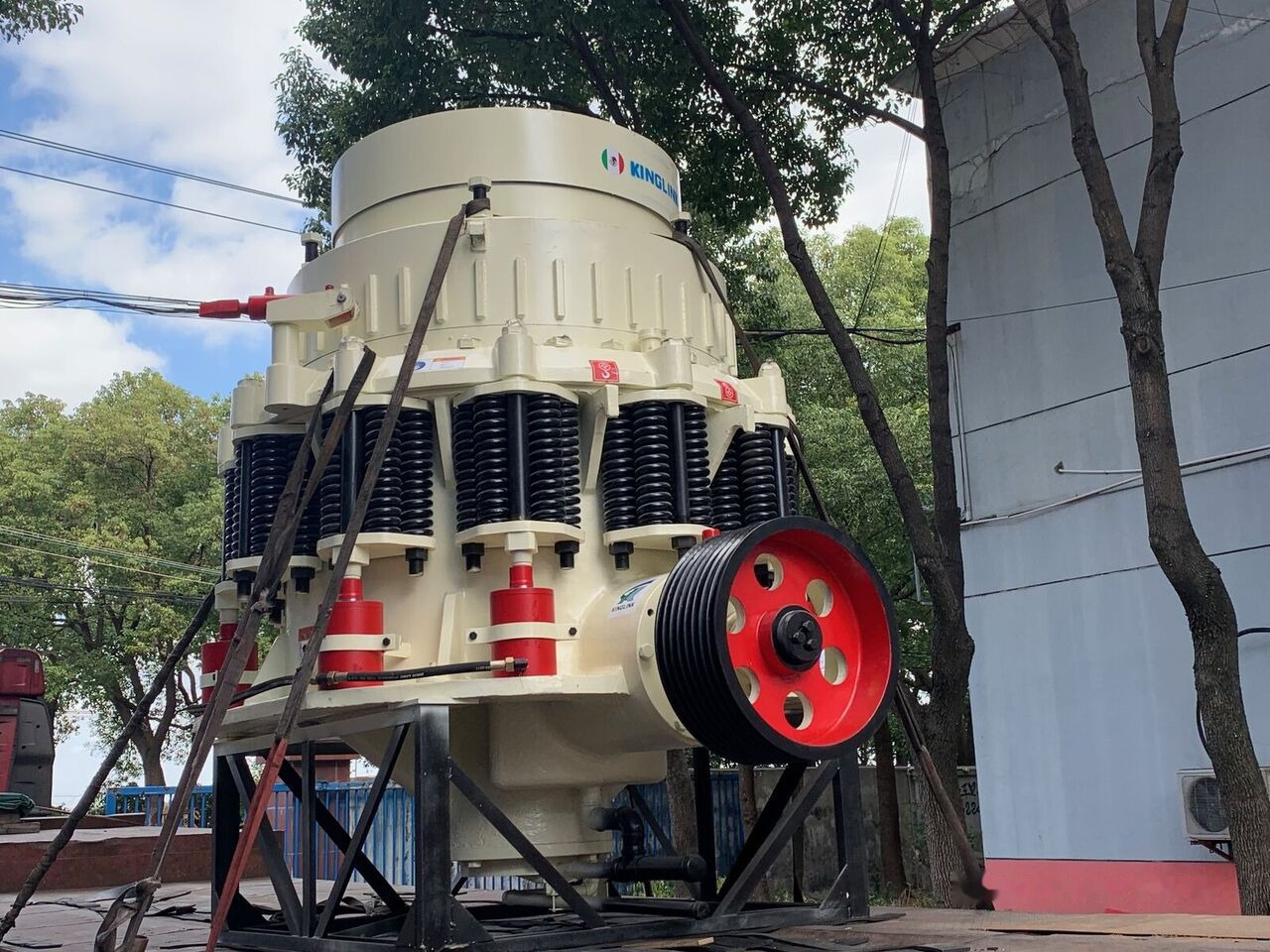 Kinglink NEW 4.25 Feet KLM1300 300TPH Iron Stone Cone Crusher - Trituradora de cono: foto 2 Kinglink NEW 4.25 Feet KLM1300 300TPH Iron Stone Cone Crusher - Trituradora de cono: foto 2