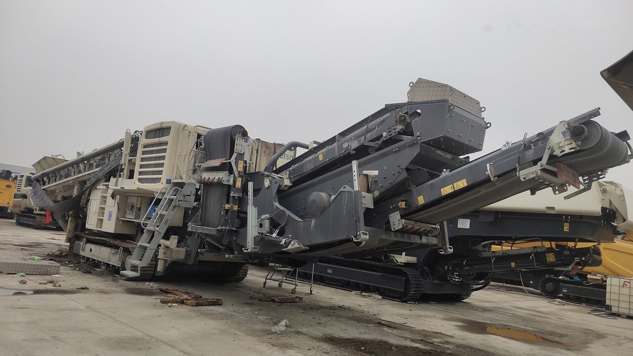 Metso Lokotrack LT200HPS MOBILE CONE CRUSHER WITH SCREEN - Trituradora móvil: foto 1 Metso Lokotrack LT200HPS MOBILE CONE CRUSHER WITH SCREEN - Trituradora móvil: foto 1
