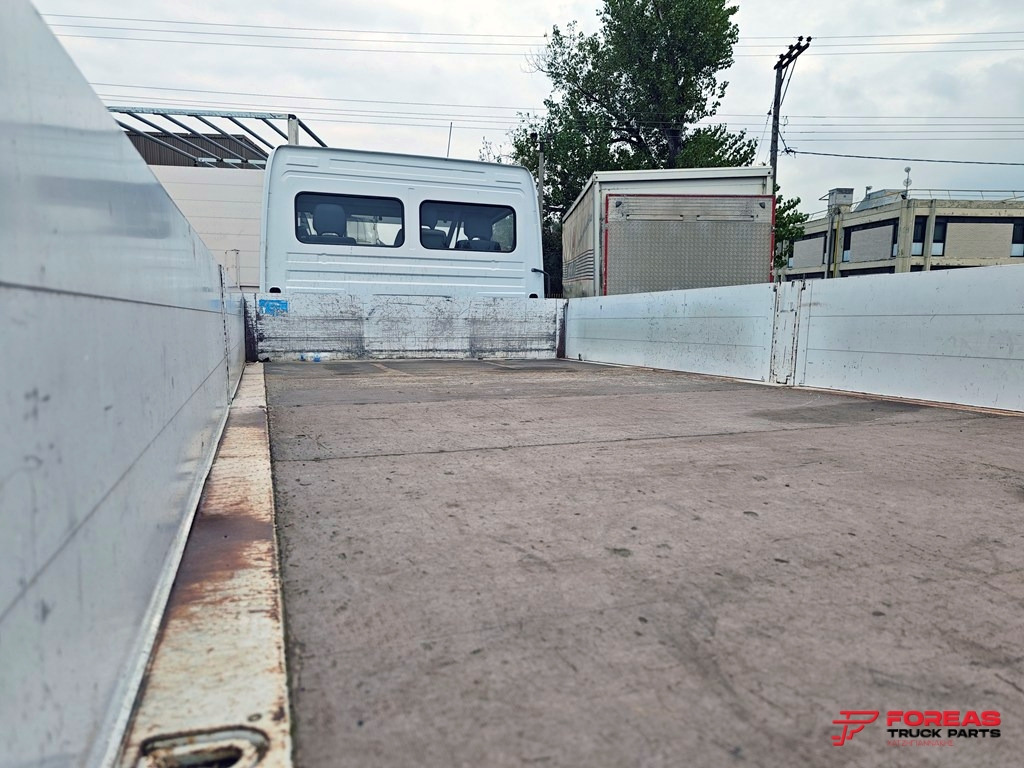 FLATBED BODY 5.20 M X 2.50 M WITH 50 CM HINGED DROPSIDES - Carrocería abierta: foto 4 FLATBED BODY 5.20 M X 2.50 M WITH 50 CM HINGED DROPSIDES - Carrocería abierta: foto 4