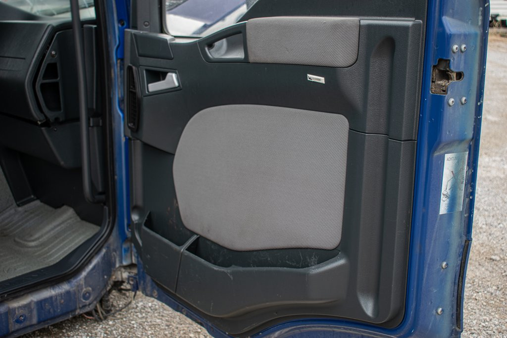 MAN TGL DOOR TRIM RIGHT - PASSENGER'S - Puerta y piezas para Camión: foto 2 MAN TGL DOOR TRIM RIGHT - PASSENGER'S - Puerta y piezas para Camión: foto 2