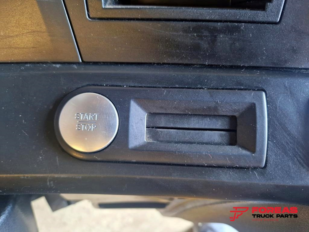 MERCEDES-BENZ ACTROS MP4 - Salpicadero para Camión: foto 4 MERCEDES-BENZ ACTROS MP4 - Salpicadero para Camión: foto 4