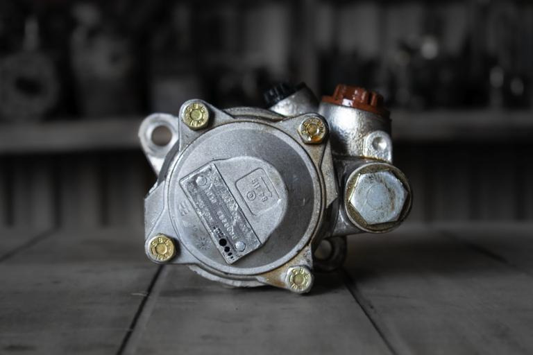 MERCEDES-BENZ ATEGO - 120 BAR - Bomba de dirección para Camión: foto 1 MERCEDES-BENZ ATEGO - 120 BAR - Bomba de dirección para Camión: foto 1