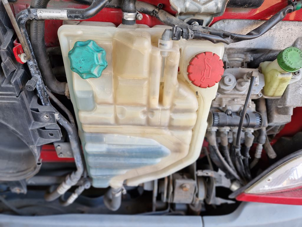 MERCEDES-BENZ ATEGO 2 - A 970 500 03 49 - Depósito de expansión para Camión: foto 1 MERCEDES-BENZ ATEGO 2 - A 970 500 03 49 - Depósito de expansión para Camión: foto 1