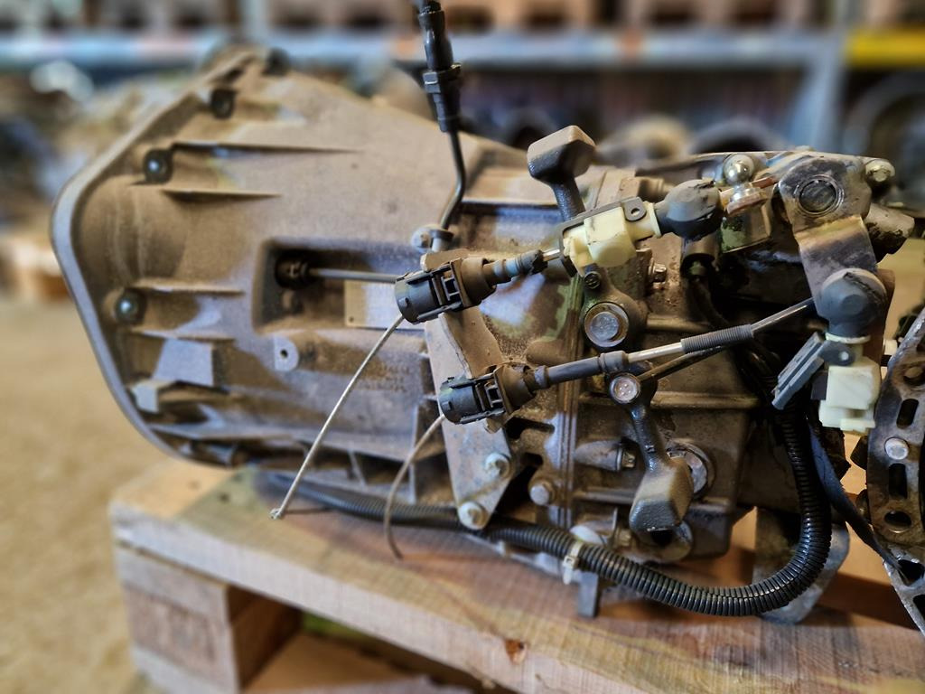 MERCEDES-BENZ SPRINTER 711620 - Caja de cambios para Camión: foto 2 MERCEDES-BENZ SPRINTER 711620 - Caja de cambios para Camión: foto 2