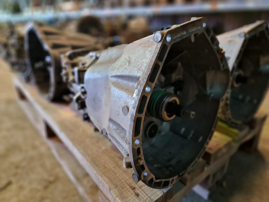 MERCEDES-BENZ SPRINTER 711651 - Caja de cambios para Camión: foto 2 MERCEDES-BENZ SPRINTER 711651 - Caja de cambios para Camión: foto 2