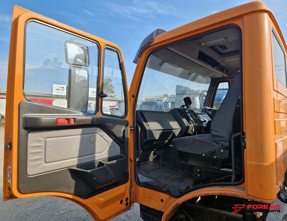 MERCEDES SK - SMALL - RIGHT HAND DRIVE - Cabina: foto 2 MERCEDES SK - SMALL - RIGHT HAND DRIVE - Cabina: foto 2