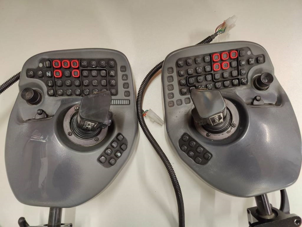 Komatsu Joysticks - Sistema eléctrico para Maquinaria forestal: foto 1 Komatsu Joysticks - Sistema eléctrico para Maquinaria forestal: foto 1